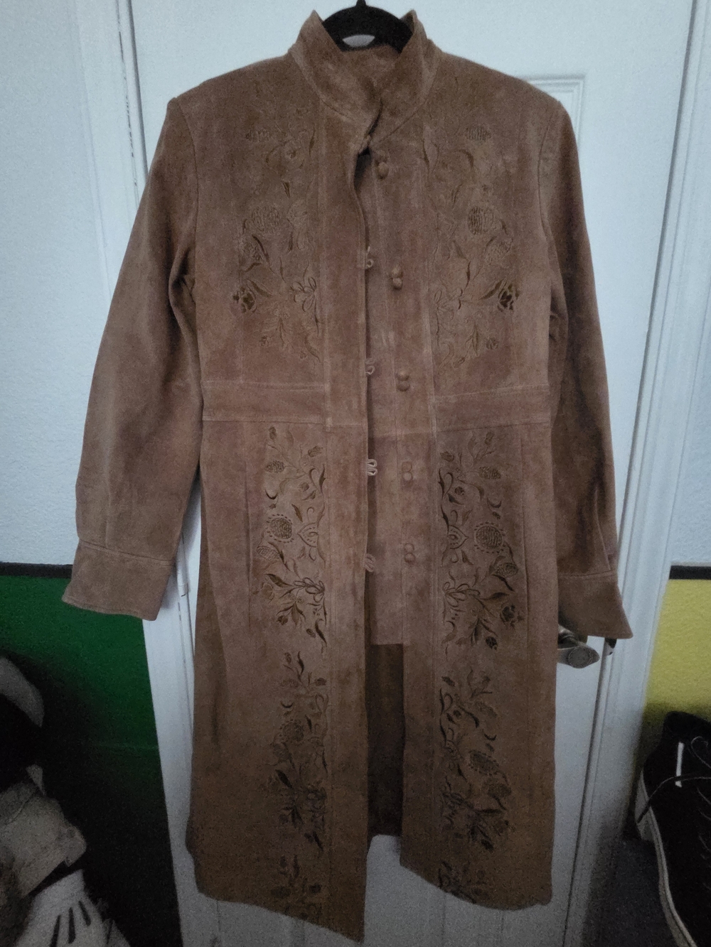 VTG Women's Camel Suede Leather Floral Embroidered Trench Coat. Size 10P